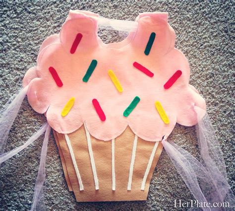 This is my absolutely favorite homemade halloween costume i've ever had. DIY Cupcake Costume From Felt | Cupcake costume, Toddler halloween costumes diy