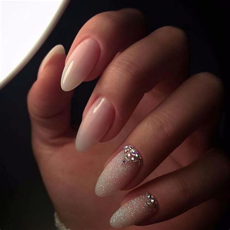 Этот праздник является важным для всех украинцев, поскольку ознаменует . Идеи маникюра на длинные овальные ногти на 2021 год (40 фото)