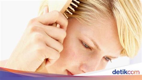 Saya umur 22,tiga empat mnggu ni saya rasa lain…bila dduk kejap then bngn berdiri balik …saya rasa pening mcm nk pitam…then rambut saya bnykk sgt sgt yg gugur ,klau sekali tarik tu bnyk rambut kt tngn blum lagi mndi…kepala pulak asyik sakit …last skali blkng saya sakit…bersila kjp then nk jln tu rasa sakit…tulang blkng yg kt tengah atas punggung…knapa yee?? Jarang Disadari, Ini 6 Tanda Rambut dan Kulit Kepala ...