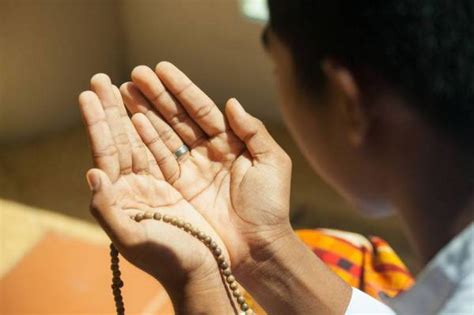 Sholat taubat nasuha, tata cara, waktu, niat dan doanya di tulis dalam bahasa arab, latin dan terjemah agar mudah di pahami. Cara Solat Taubat Dan Doa Taubat (Panduan Lengkap)