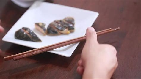 Chopstick specialty outlet seiwa did a poll, revealing that nearly 90 percent of respondents had a highly favorable impression of people who use chopsticks properly. How To's Wiki 88: how to hold chopsticks korean