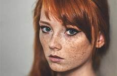 freckles ginger redheads freckle freckled haired sommersprossen rousses roux rousse rothaarige discordapp problemi rosse grossi giooliju rote gingers bikinis females