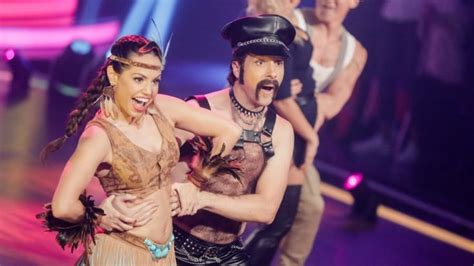 It is a national version of strictly come dancing. Christina Luft privat: DAS hat die "Let's Dance"-Tänzerin ...