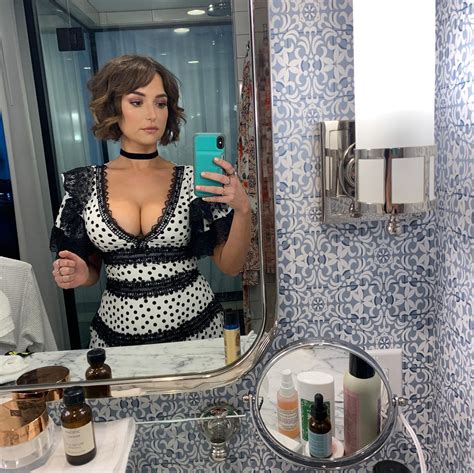 Milana vayntrub vs megan fox. Milana Vayntrub
