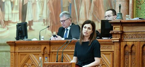 She serves as minister of justice since july 2019. Itthon: Bekerült Varga Judit anyósa az Országos Bírósági ...