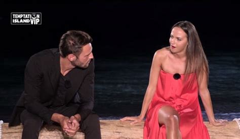 Andrea zenga e alessandra sgolastra sono tra i concorrenti di 'temptation island vip', versione celeb del reality delle tentazioni, al debutto classe 1993, andrea zenga è figlio dell'ex calciatore walter zenga, per anni storico portiere dell'inter e della nazionale, e della conduttrice roberta termali. Temptation Island Vip: Andrea Zenga e Alessandra escono ...