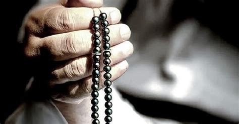 Bacaan doa mohon agar selalu diberi kelancaran dalam mencari rejeki, dengan rejeki yang baik, aman, dan halal. Manfaat Istighfar untuk Kelancaran Rezeki | Tebuireng Online