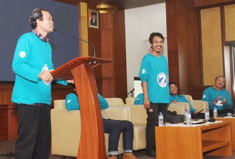 Terlahir di sebuah desa pedalam dikabupaten sampang yaitu desa tobai timur sokobanah kab. Ada Sarjana Agama Ahli Digital yang Menjaga Teknologi PWMU.CO | Pwmu.co | Portal Berkemajuan