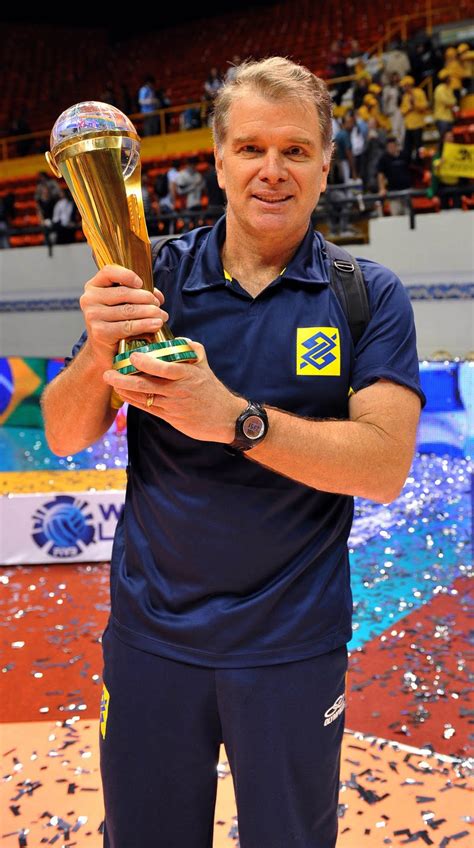 In the sport industry, striving for excellence is what every athlete looks for, since that is what separates the good from the great. Universo do Vôlei: (OUTROS) Pela 5ª vez, Bernardinho é o ...