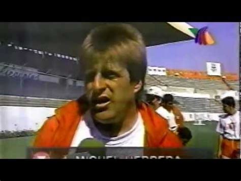 Un equipo dirigido por enrique meza que era todo lo contrario a su entrenador. TOROS NEZA AMERICA 1996 GOLES Y ENTREVISTAS - YouTube