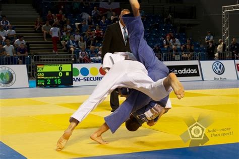 Ja, die wm 1942 wurde wegen des zweiten weltkriegs mehrfach auf 1950 verschoben. Europameisterschaft Judo: BRONZE für "Mad Max" Schneider ...