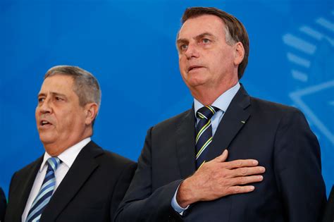 Braga was commander of the eastern . Jair Bolsonaro dá posse a Braga Netto na Casa Civil