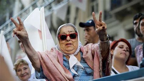 La titular de madres de plaza de mayo reiteró sus cuestionamientos a la gestión presidencial. La dura carta que una docente le escribió a Hebe de ...