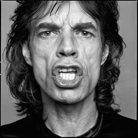 Mick jagger has enlisted the drumming skills of dave grohl for a brand new surprise track that's just been unveiled, entitled 'eazy sleazy'. Mick Jagger cumplió 75 años: su vida en 50 fotos