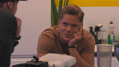 After a long summer (and part of fall), big brother 22 finally came to a close on wednesday, with the winner announced by host julie chen moonves in wednesday's live season finale. Big Brother 2020 Cedric im Finale: So reagiert er auf das ...