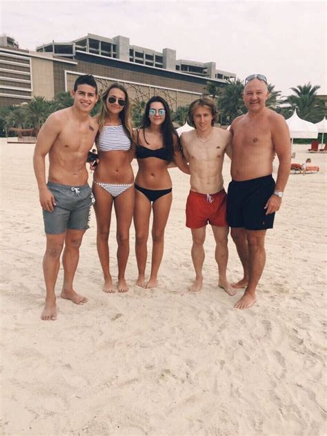 Welcome to the official facebook page of martin ødegaard! It's all midfielders and abs in Dubai. : realmadrid