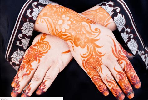 Hari ini aku up henna for wedding ya say, desainnya lumayan simpel yang sudah memiliki basic dasar pasti mudah untuk kalian ikuti, selamat. 100+ Gambar Henna Tangan, Kaki, Pengantin | Motif, Corak ...