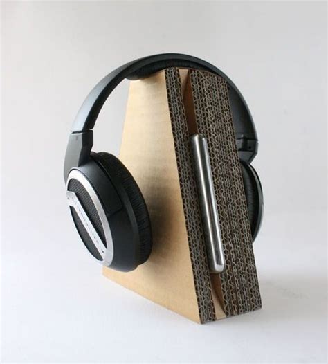 Headphones are nice, but professional headphones aren't small. 20+ inspiration and Tips To Make DIY Headphone Stand