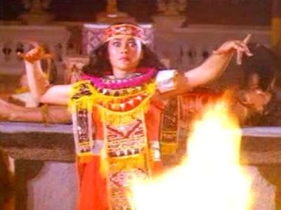 Ratu sakti calon arang adalah film indonesia tahun 1985 dengan disutradarai oleh sisworo gautama dan dibintangi oleh suzanna dan barry prima. Die, Danger, Die, Die, Kill!: Ratu Sakti Calon Arang ...