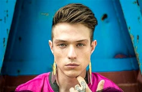 Irama dopo la vittoria ad amici, spiega in un'intervista, tutto di sè. Irama dopo Amici, al via il "Plume tour": date, album e ...