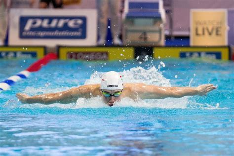 Milák kristóf remek úszással nyert aranyérmet 100 pillangónforrás: Watch Kristof Milak Go 1:50.73, Take Down Phelps' 200 Fly ...