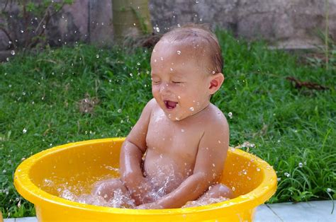 Como dar banho no bebê no chuveiro? - Dr. Jorge Huberman