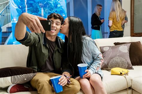 Лана кондор, ной сентинео, джанел пэрриш и др. To All the Boys I've Loved Before | 21 Shows and Movies To ...