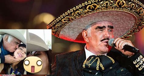 El cantante está ausente de la escena pública desde hace meses y ni la culminación de su campaña política lo hizo. Emisoras Unidas - Vicente Fernández besa a joven: así ...