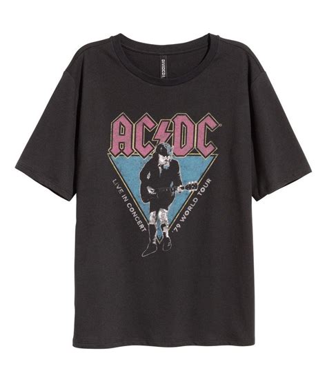 Aussie brothers malcolm and angus young formed one of the most influential rock bands in 1973. OWN - Worn AC/DC Print T-Shirt | H&M | Printed shirts ...