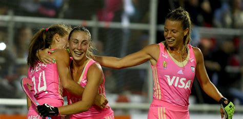 La efusiva celebración en el vestuario de las leonas tras conseguir el pasaje a la final de los juegos olímpicos. LAS LEONAS JUGARÁN EN TUCUMÁN | Novedades | Confederación ...