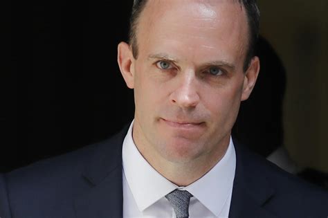 Foreign secretary dominic raab has rejected calls to quit after claims he should have personally intervened. Dominic Raab az új Brexit-ügyi miniszter - 444