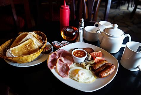 Maybe you would like to learn more about one of these? An Craoibhín - Full Irish Breakfast - Realboyle.com