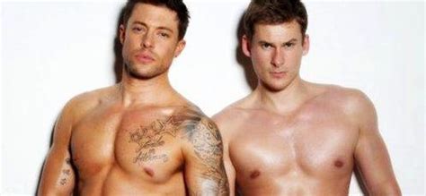 Former blue singer lee ryan is set to join ' eastenders ' in a role as new bad boy 'woody' woodward, with the bbc soap promising he will ruffle feathers and break hearts in albert lee ryan is the fourth and final member of the pop band blue to file for bankruptcy and will now have all his assets frozen. Scandalo Blue: "Lee Ryan e Duncan James sono amanti e ...