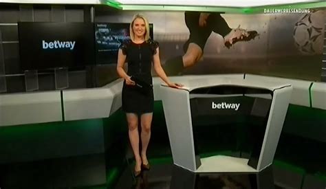 Das ist die offizielle seite der moderatorin ruth hofmann. Ruth Hofmann bei der 'Betway Insider Show' auf Sport1 am ...