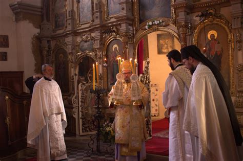 A szomszédos badacsonyhoz hasonlóan szintén szőlők települtek szoknyájára, kopár. Nagyvértanú Szent György napja Pomázon | Budai Szerb ...