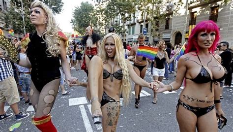 Naturalmente, los desfiles del orgullo gay en estos países son casi inexistentes. Cyrano de Utrera: DIA DEL ORGULLO GAY