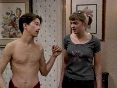 Scroll down and check out his slim body, short and/or medium dark brown hairstyles & haircuts. Picture of Joseph Gordon-Levitt in 3rd Rock from the Sun ...