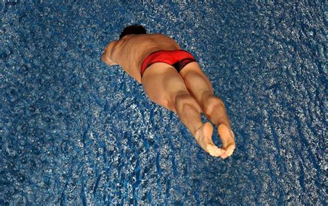 The pool definitely didn't go green with algae, it takes a fair while for it to get that green. USA Olympic Diving Trials - Photos - The Big Picture ...