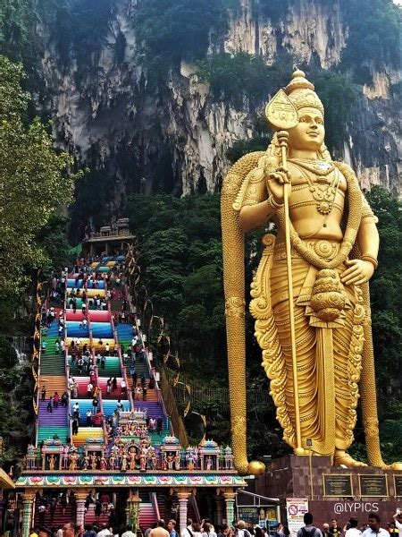 Harga makanan di tempat ini juga bisa di nego lho. Menaiki Ratusan Tangga Kuil Hindu Batu Caves di Selangor ...