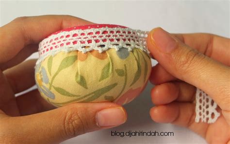 Cara membuat bunga dari pita. Kreasi Natal Dari Pita Jepang : Cara Membuat Hiasan Dinding Dari Pita Jepang - Membuat Itu ...