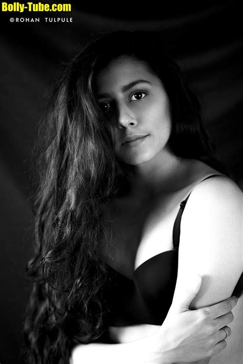 Actress banita sandhu captured young fans with her stunning performance as meera in 'aditya varma' starring dhruv vikram which was the remake of the blockbuster hit telugu film 'arjun reddy'. Banita Sandhu nude selfie photos leaked from mobile ...