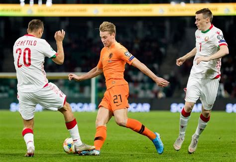 De vrij werd zondag in rotterdam onderzocht door de medische staf van oranje en fit bevonden, meldde een woordvoerder. Er kan nog veel beter bij het Nederlands elftal | Het Parool