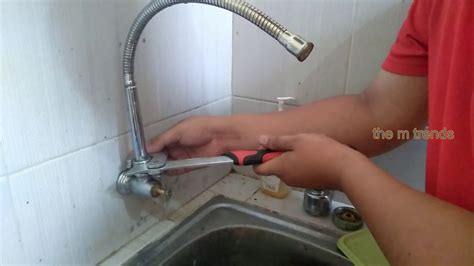 Letakkan katup pada bibir lubang pembuangan. Kran Cuci Piring Airnya Kecil !!! Cara Mengatasi Kran Cuci ...