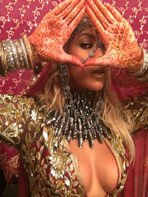 In india, hindu women have motifs and tattoos on hands and feet on occasions like weddings and engagements. Beyonce's Henna Tattoo Highlights the Beauty of Indian ...