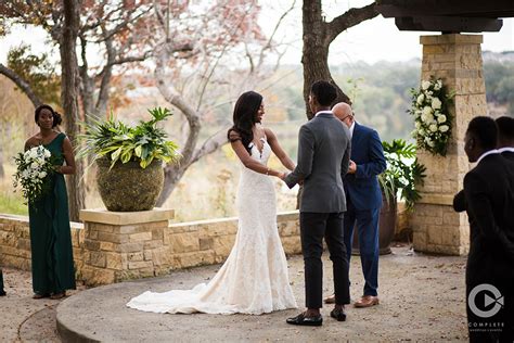 How to plan a cheap backyard or outdoor wedding. Best Outdoor Wedding Photos Ideas | Complete Weddings + Events