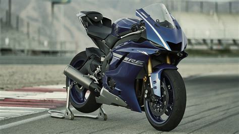 Get a complete price list of all suzuki motorcycles & scooters including latest & upcoming models of 2021. 2017 Yamaha R6 Price Announced