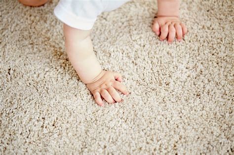 Babys fallen meistens auf den kopf, da er groß und schwer ist. Baby vom Bett gefallen: Mögliche Gefahren & wann Sie zum ...