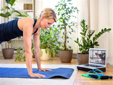 Sia in palestra che a casa potremo dedicarsi agli addominali. Fitness dopo parto: esercizi da casa per tornare in forma ...