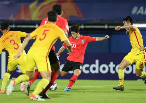 스포츠를 논하는 스포세이,국내외 야구,축구,농구등 다양한 스포츠정보 및 픽정보, 동영상,실시간 이슈,유머,썰,만화 모음 커뮤니티. `이동준 극장골` 한국축구, 중국에 1-0 진땀승 : 뉴스볼 땐, 뉴썸