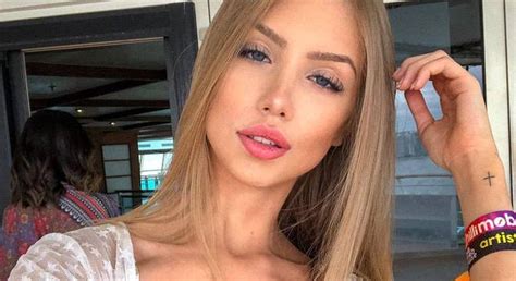 Neymar then took to instagram to share a video explaining himself and revealing whatsapp conversations between the pair, as well as photos of najila. Grave erro do Fantástico. Confunde modelo curitibana com ...